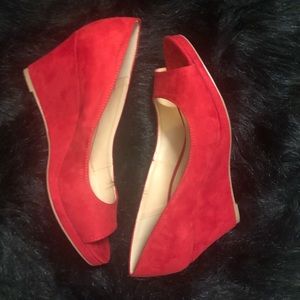 Size 10 red wedges